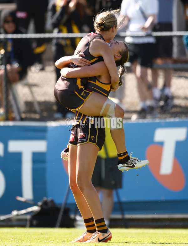 AFLW 2024 Round 10 - Richmond v Hawthorn - A-55588213