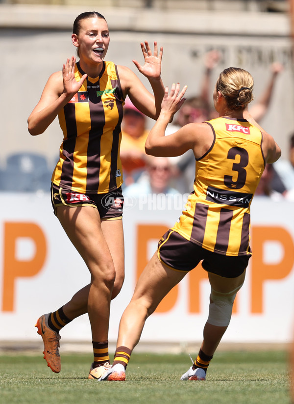AFLW 2024 Second Qualifying Final - Hawthorn v Brisbane - A-55662873