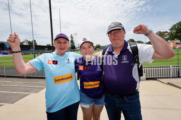 AFLW 2024 First Semi Final - Adelaide v Fremantle - A-55700261