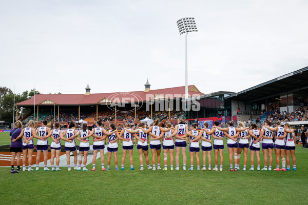 AFLW 2024 First Semi Final - Adelaide v Fremantle - A-55701744