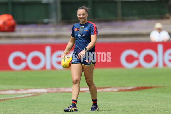 AFLW 2024 First Semi Final - Adelaide v Fremantle - A-55701791