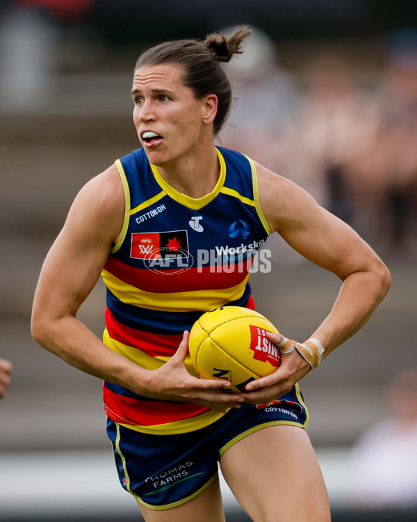 AFLW 2024 First Semi Final - Adelaide v Fremantle - A-55705930
