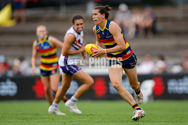 AFLW 2024 First Semi Final - Adelaide v Fremantle - A-55705941