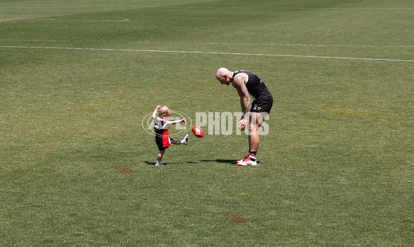 AFL 2025 Media - St Kilda Team Photo Day - A-56596889