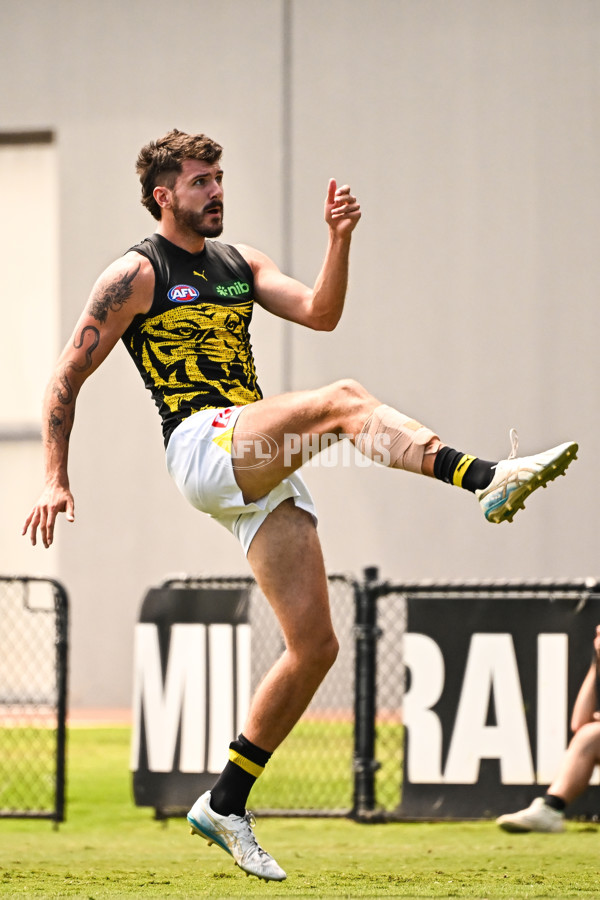 AFL 2025 Match Simulation - West Coast v Richmond - A-57494630