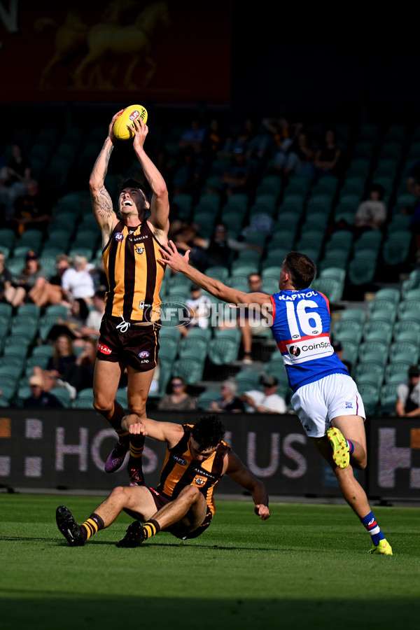 AFL 2025 AAMI Community Series - Hawthorn v Western Bulldogs - A-57607010