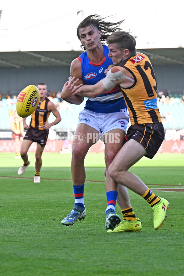 AFL 2025 AAMI Community Series - Hawthorn v Western Bulldogs - A-57607050