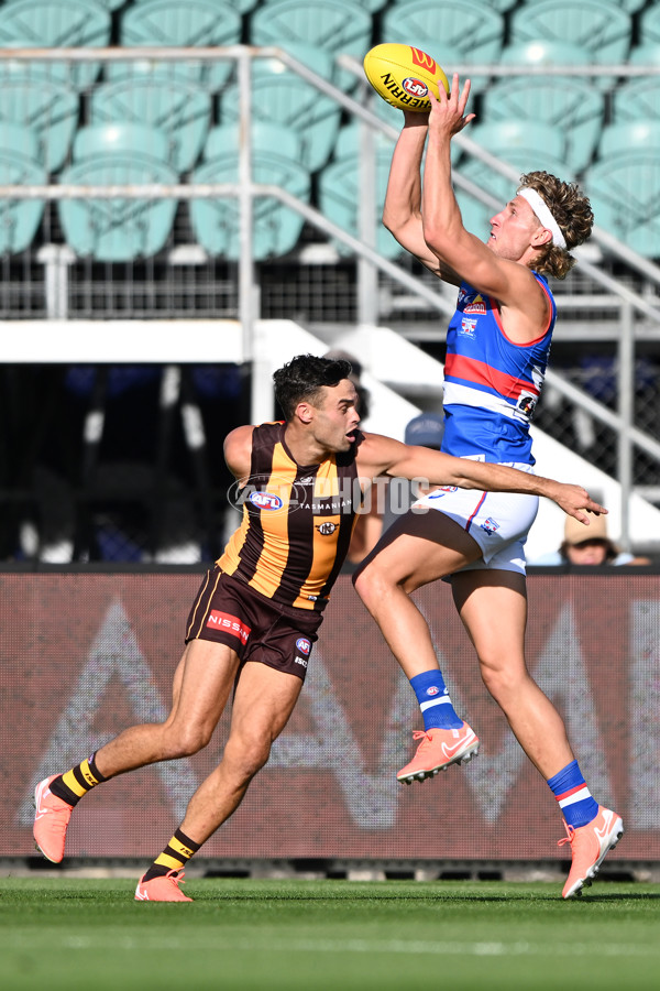 AFL 2025 AAMI Community Series - Hawthorn v Western Bulldogs - A-57607279