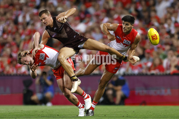 AFL 2025 Opening Round - Sydney v Hawthorn - A-57682300