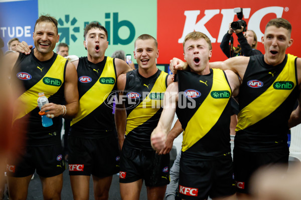 AFL 2025 Round 01 - Richmond v Carlton - A-57765009
