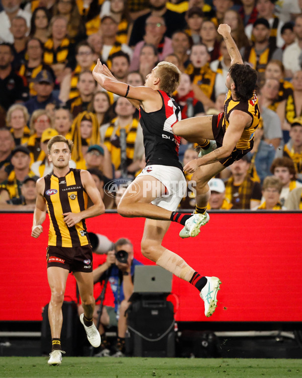 AFL 2025 Round 01 - Hawthorn v Essendon - A-57777143