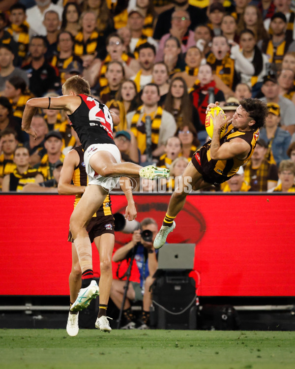 AFL 2025 Round 01 - Hawthorn v Essendon - A-57778017