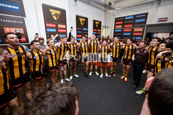 AFL 2025 Round 01 - Hawthorn v Essendon - A-57779434