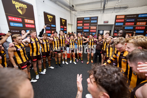 AFL 2025 Round 01 - Hawthorn v Essendon - A-57779440