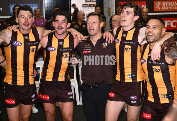 AFL 2025 Round 01 - Hawthorn v Essendon - A-57780832