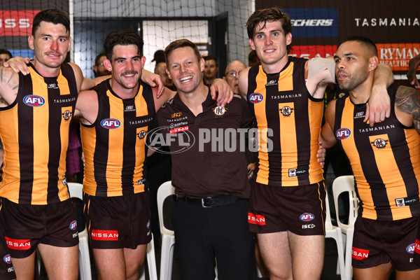 AFL 2025 Round 01 - Hawthorn v Essendon - A-57782014