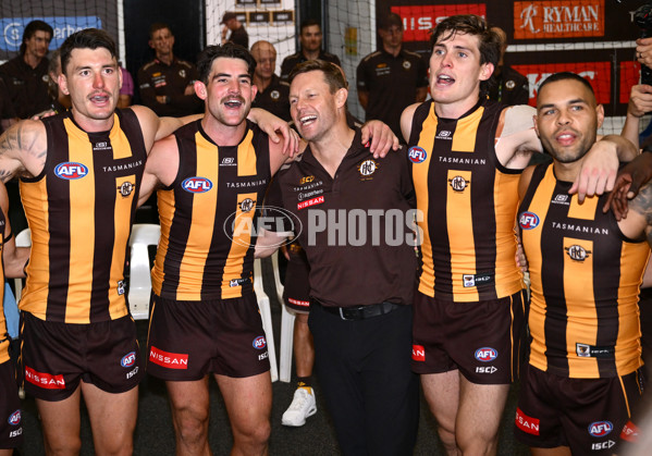 AFL 2025 Round 01 - Hawthorn v Essendon - A-57782015