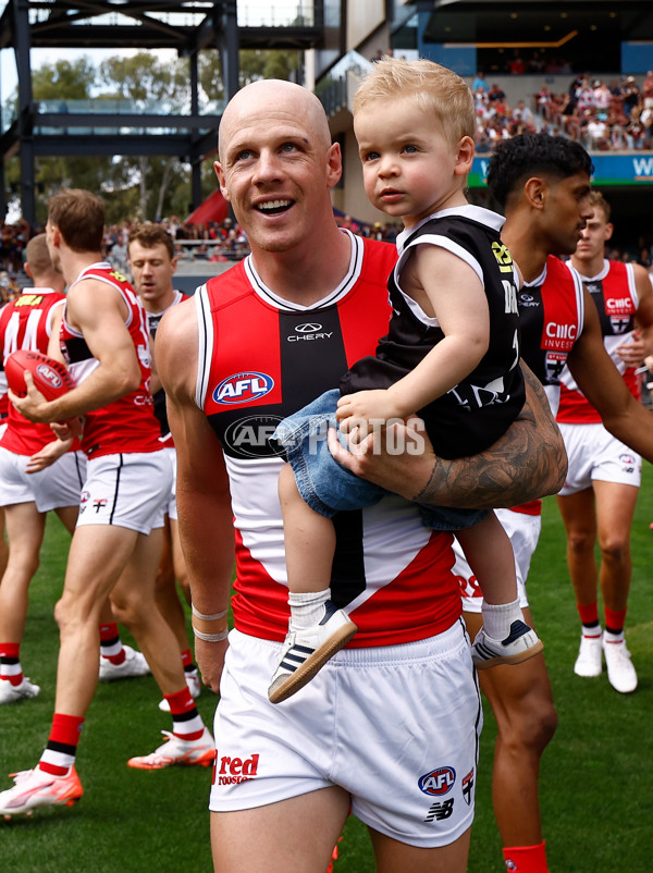 AFL 2025 Round 01 - Adelaide v St Kilda - A-57827135