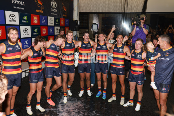 AFL 2025 Round 01 - Adelaide v St Kilda - A-57834016