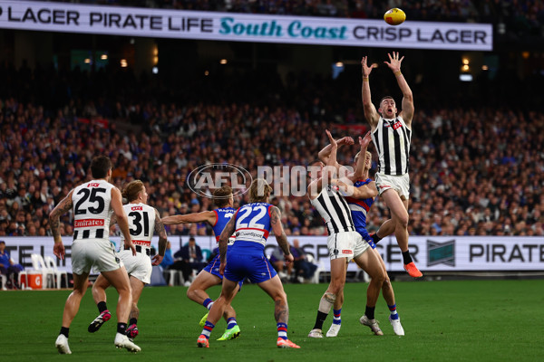 AFL 2025 Round 02 - Footscray v Collingwood - A-57985999