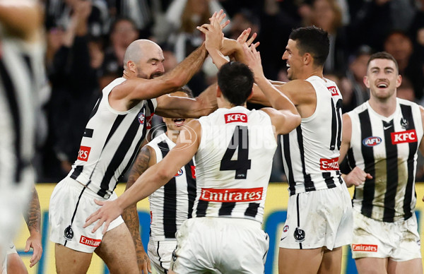 AFL 2025 Round 02 - Footscray v Collingwood - A-57990685