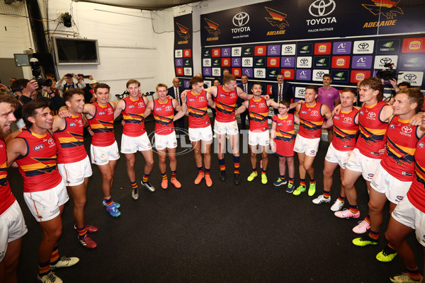 AFL 2025 Round 02 - Essendon v Adelaide - A-58008511