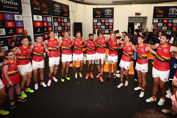 AFL 2025 Round 02 - Essendon v Adelaide - A-58010567