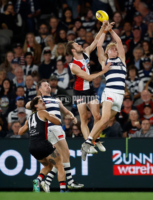 AFL 2025 Round 02 - St Kilda v Geelong - A-58024720