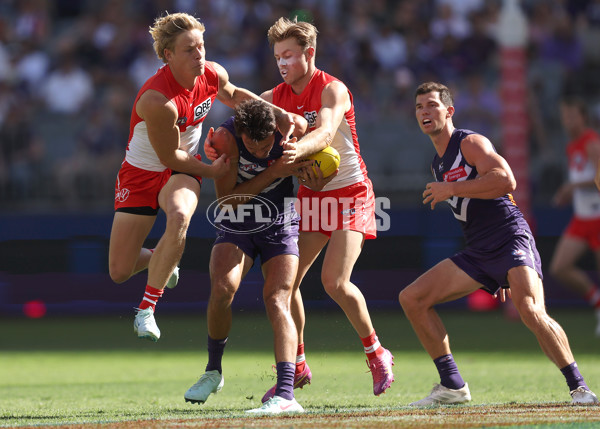 AFL 2025 Round 02 - Fremantle v Sydney - A-58052698