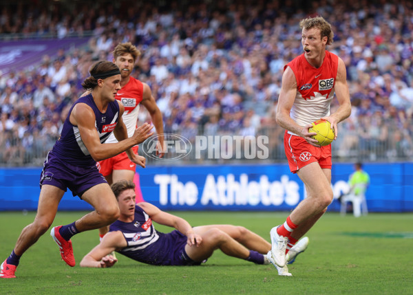 AFL 2025 Round 02 - Fremantle v Sydney - A-58052739