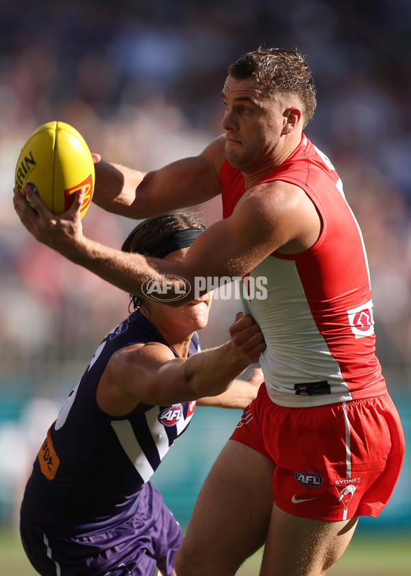 AFL 2025 Round 02 - Fremantle v Sydney - A-58055387