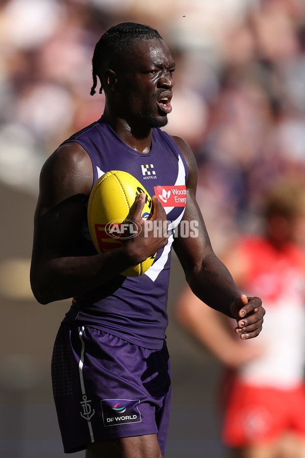 AFL 2025 Round 02 - Fremantle v Sydney - A-58055390