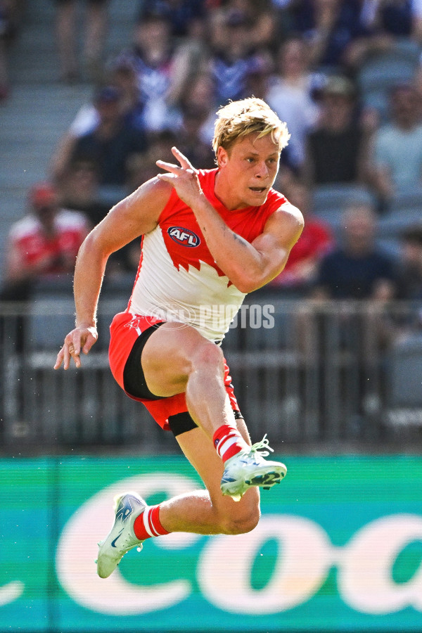 AFL 2025 Round 02 - Fremantle v Sydney - A-58056039