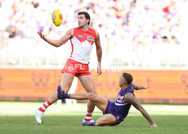 AFL 2025 Round 02 - Fremantle v Sydney - A-58056051