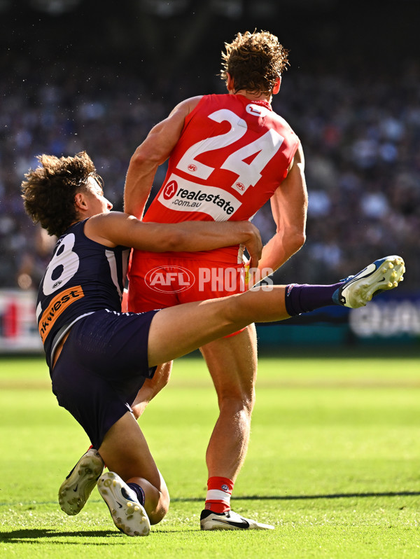 AFL 2025 Round 02 - Fremantle v Sydney - A-58056079