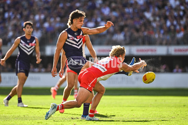 AFL 2025 Round 02 - Fremantle v Sydney - A-58056106