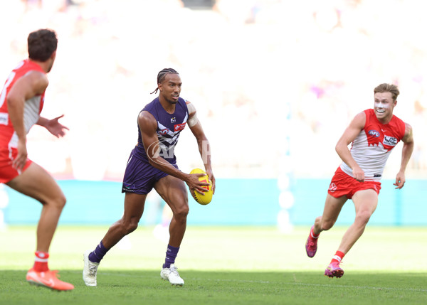 AFL 2025 Round 02 - Fremantle v Sydney - A-58058149