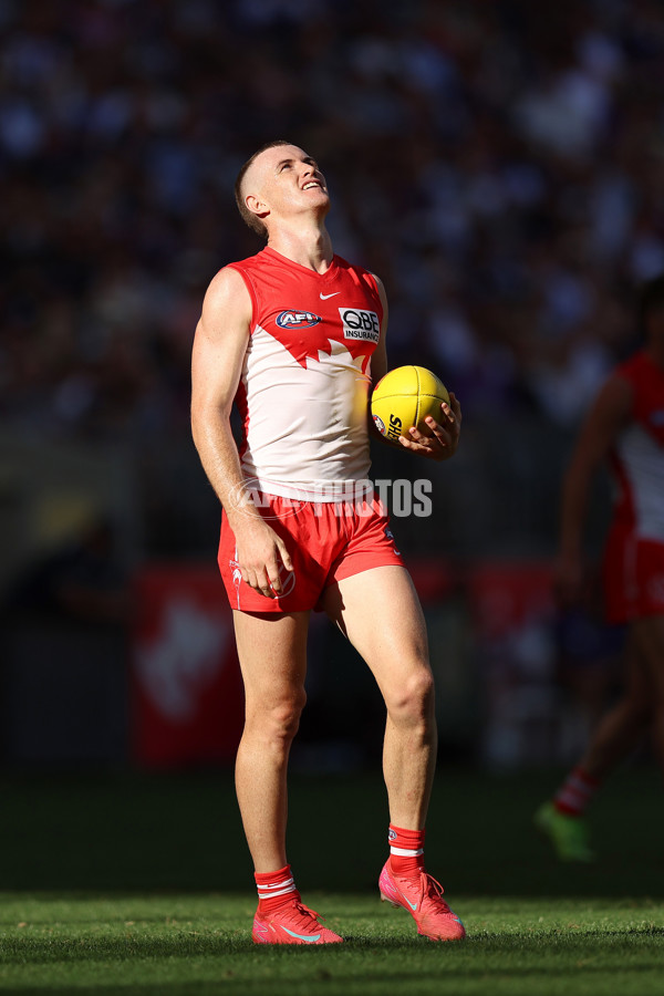 AFL 2025 Round 02 - Fremantle v Sydney - A-58058166