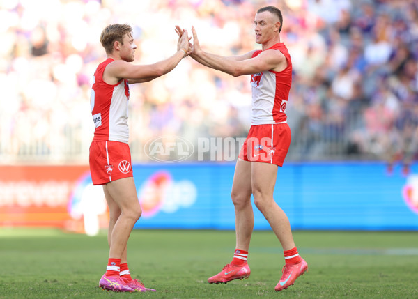 AFL 2025 Round 02 - Fremantle v Sydney - A-58058167