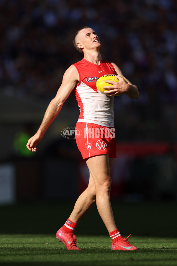 AFL 2025 Round 02 - Fremantle v Sydney - A-58058170