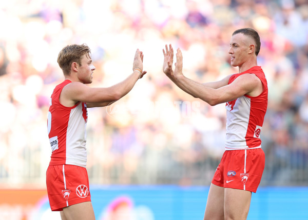 AFL 2025 Round 02 - Fremantle v Sydney - A-58058171