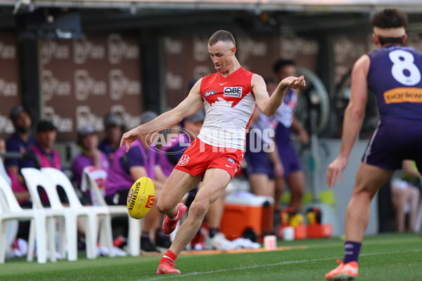 AFL 2025 Round 02 - Fremantle v Sydney - A-58058172
