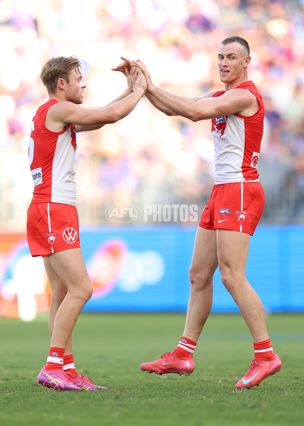 AFL 2025 Round 02 - Fremantle v Sydney - A-58058173