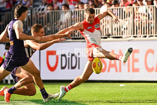AFL 2025 Round 02 - Fremantle v Sydney - A-58058190