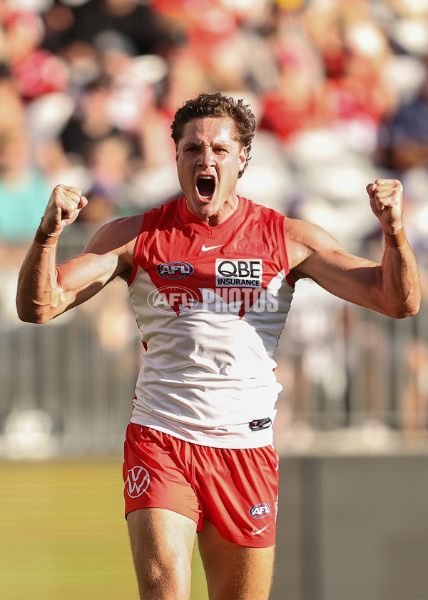 AFL 2025 Round 02 - Fremantle v Sydney - A-58058219