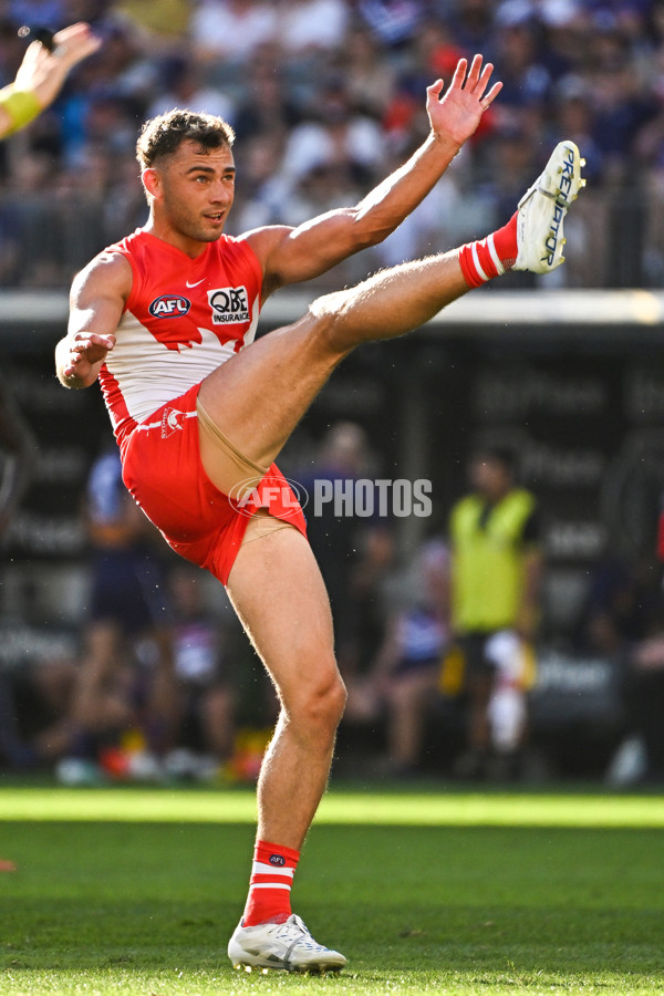 AFL 2025 Round 02 - Fremantle v Sydney - A-58058224