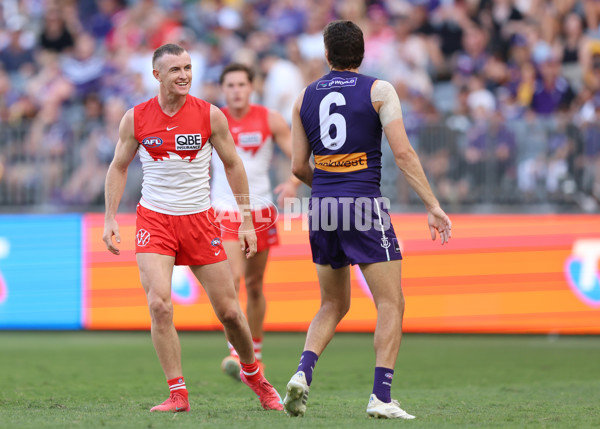 AFL 2025 Round 02 - Fremantle v Sydney - A-58058545