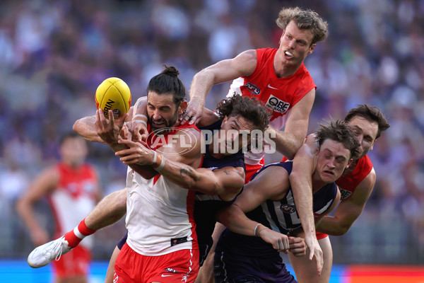 AFL 2025 Round 02 - Fremantle v Sydney - A-58058591