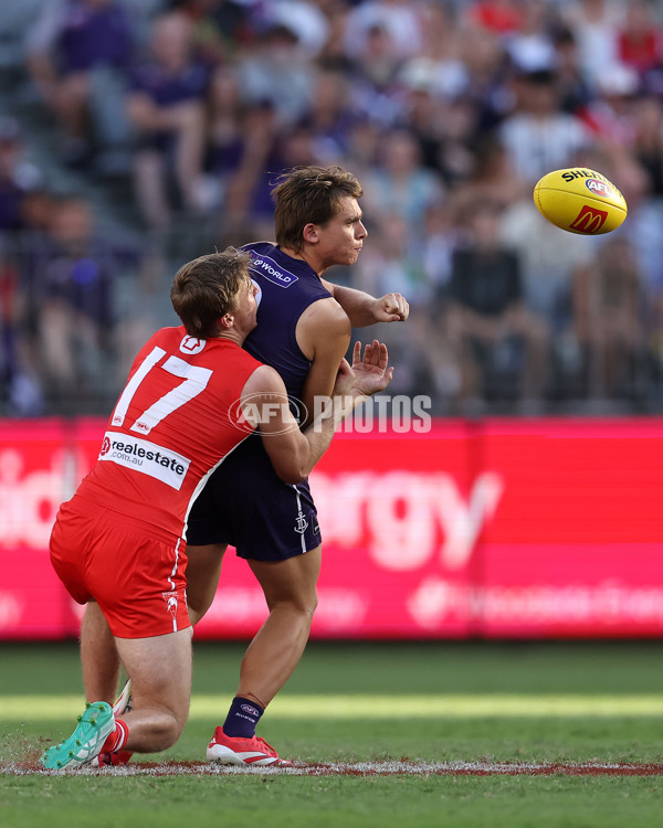 AFL 2025 Round 02 - Fremantle v Sydney - A-58060373