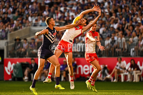 AFL 2025 Round 02 - Fremantle v Sydney - A-58060384